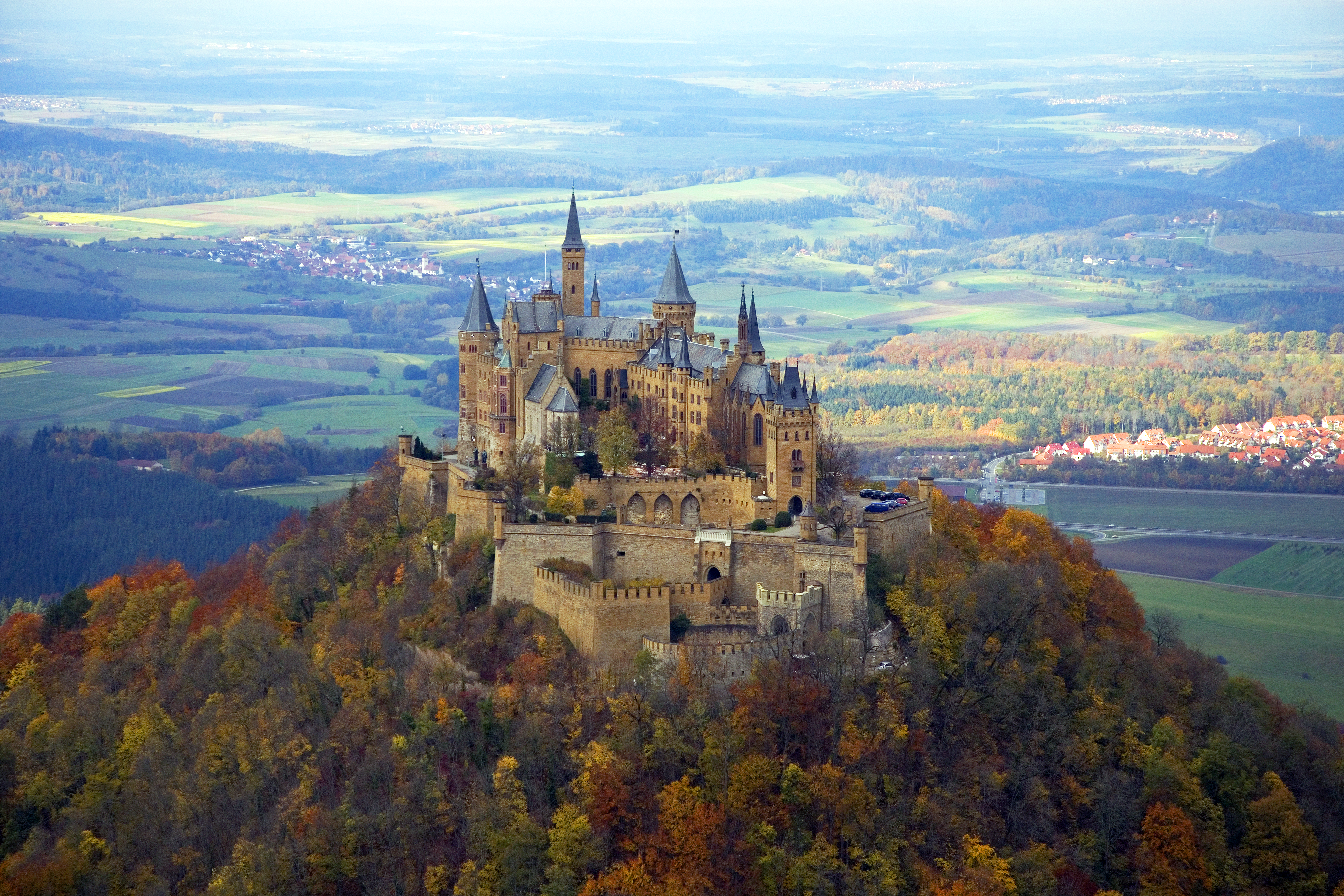 Luftansicht der Burg Hohen Zollern auf der schwäbischen Alb